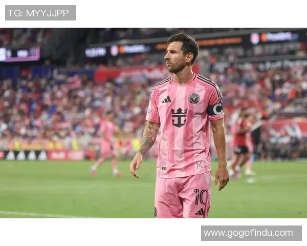 足球巨星华丽进球瞬间回顾精彩时刻与感动瞬间的完美结合