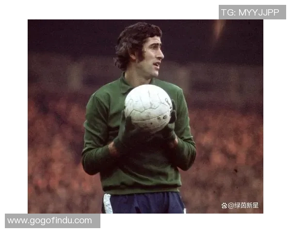 足球明星守门精彩瞬间集锦让你领略守门员的非凡技艺与惊人反应