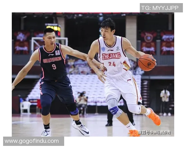 广州羽毛球队与重庆羽毛球队赛后复盘分析比赛节奏与战术对比