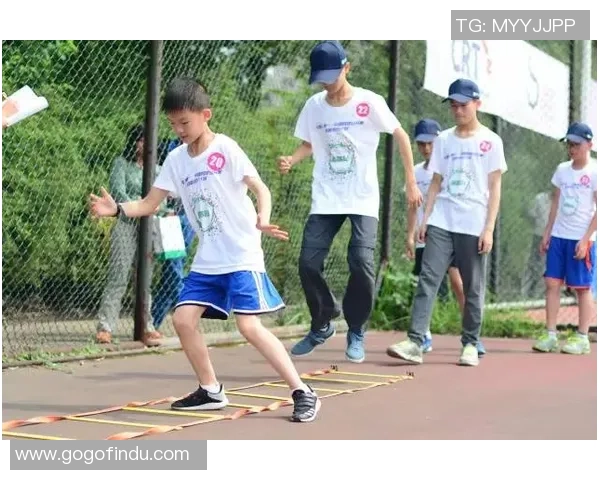 广州足球明星球童的成长故事与梦想追逐之旅